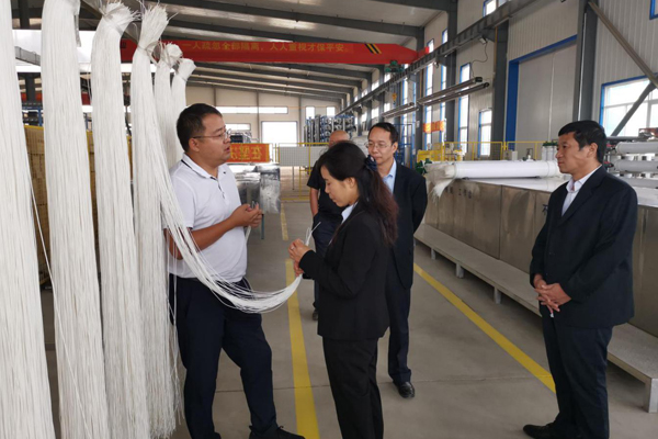 陜西航天建設(shè)集團(tuán)有限公司總經(jīng)理、黨委副書記謝明娟率隊(duì)赴遼寧一諾環(huán)保產(chǎn)業(yè)集團(tuán)開展考察調(diào)研工作